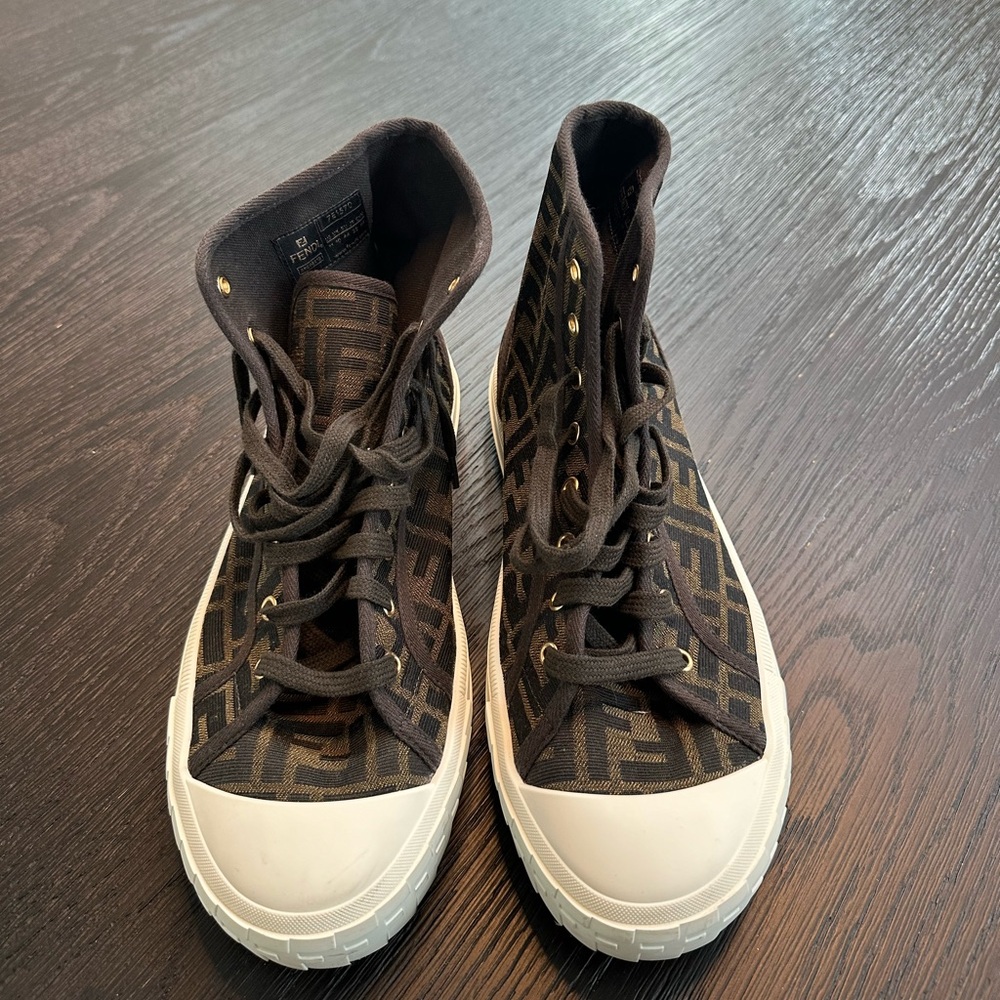 Fend male boots